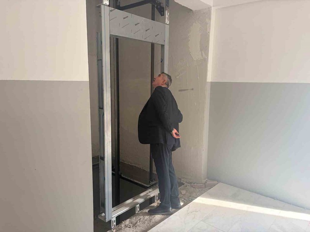 Aydın Söke'de Suat Orhon Lisesi'ndeki güçlendirmeyi Milli Eğitim Müdürü inceledi
