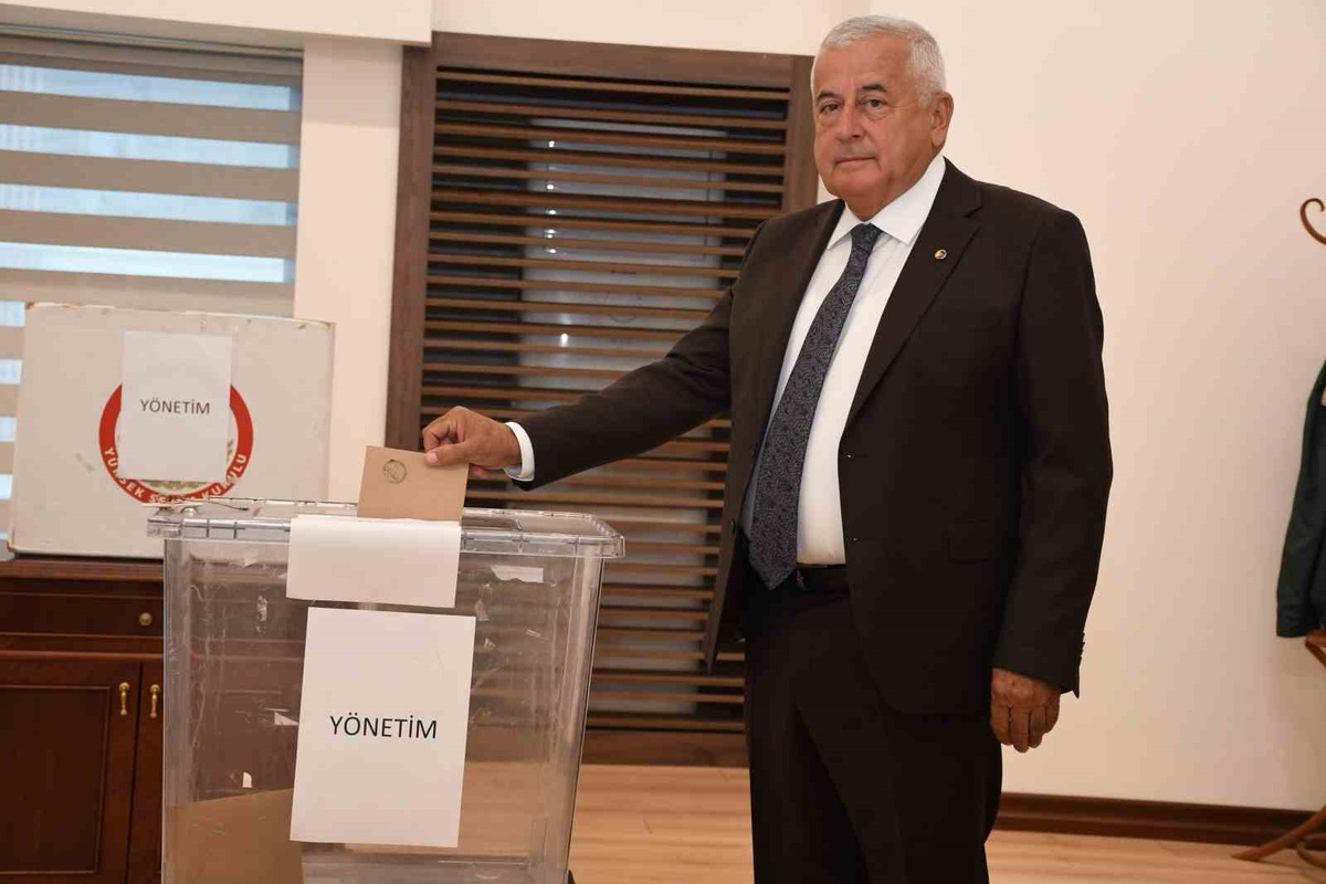 Aydın Ticaret Borsası seçimlerinde Çondur ve Erdel yeniden başkanlıklara seçildi
