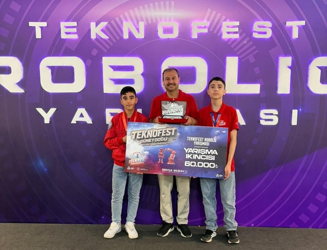 Balıkesirli öğrenciler TEKNOFEST Güneydoğu finallerinde dört Türkiye derecesi kazandı