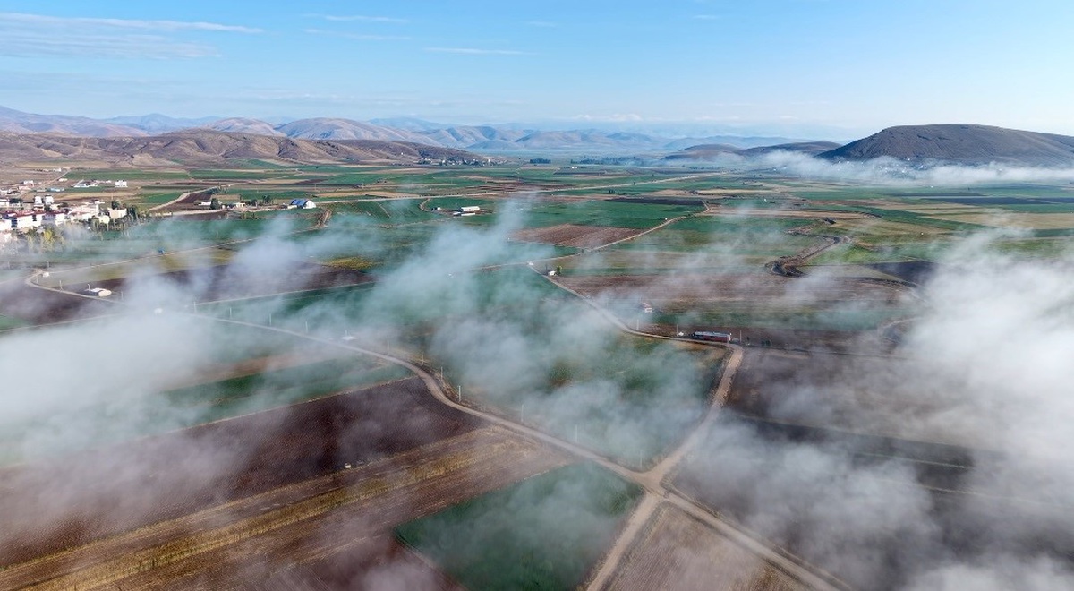 Bayburt Demirözü\'nde sis geniş alanları kapladı, drone ile görüntülendi