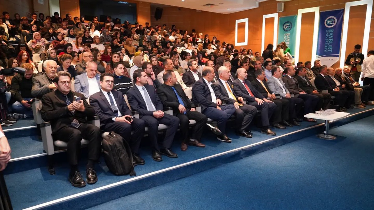 Bayburt\'ta düzenlenen 3. Sağlık Sempozyumu\'nda Temel Yaşam Desteği eğitimi verildi