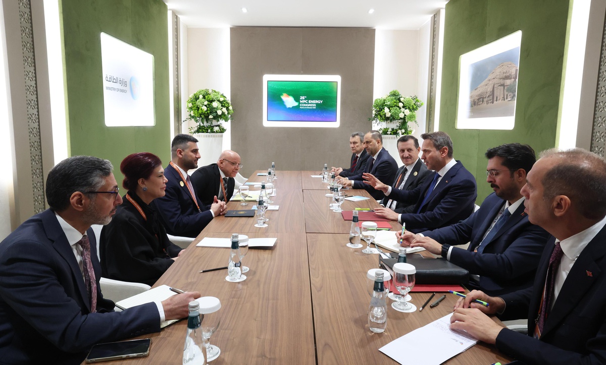 Riyad\'da Bayraktar, Irak Elektrik Bakanı ile elektrik projelerinde mutabık kaldı