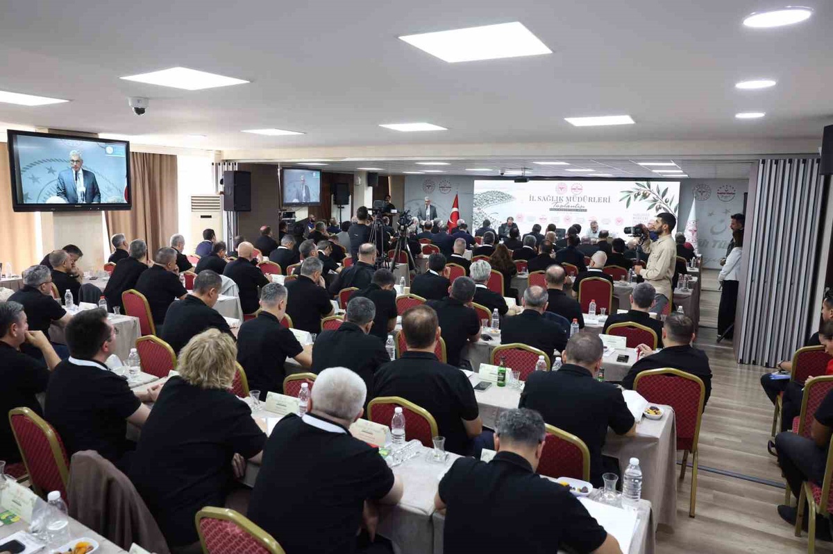 Bilecik İl Sağlık Müdürü Damkacı, Bakan Memişoğlu\'yla Urla\'daki toplantıya katıldı
