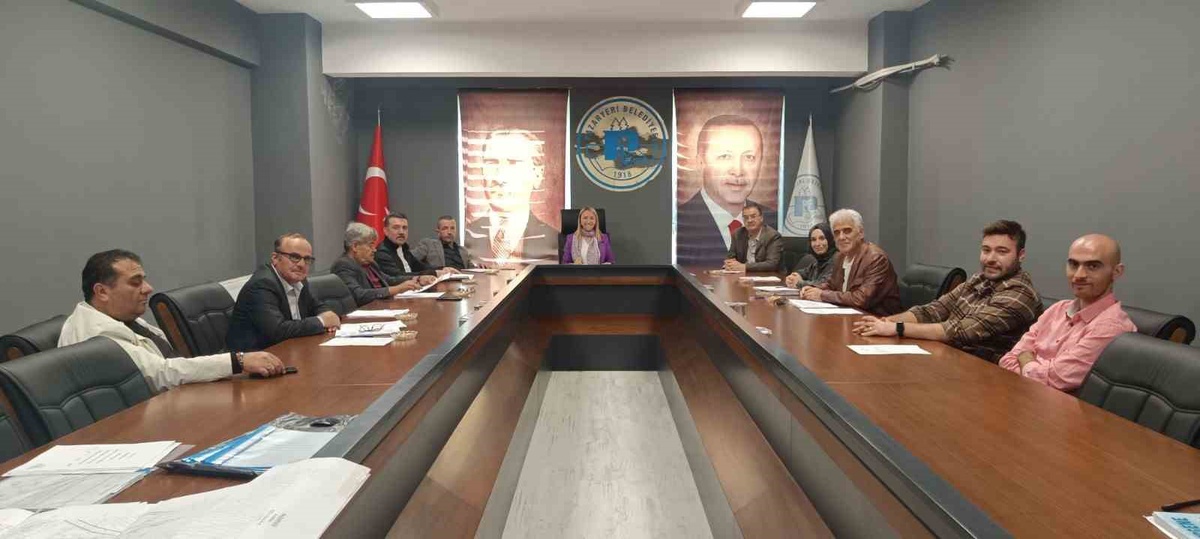 Bilecik Pazaryeri\'nde su ve kesim ücretleri hariç tarifelere yüzde 32 zam yapıldı.