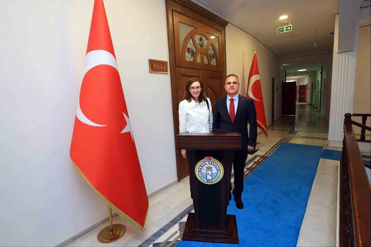 Muğla Valisi Akbıyık, Büyükelçi Anderson\'a İngilizlerin ilk sırada olduğunu söyledi