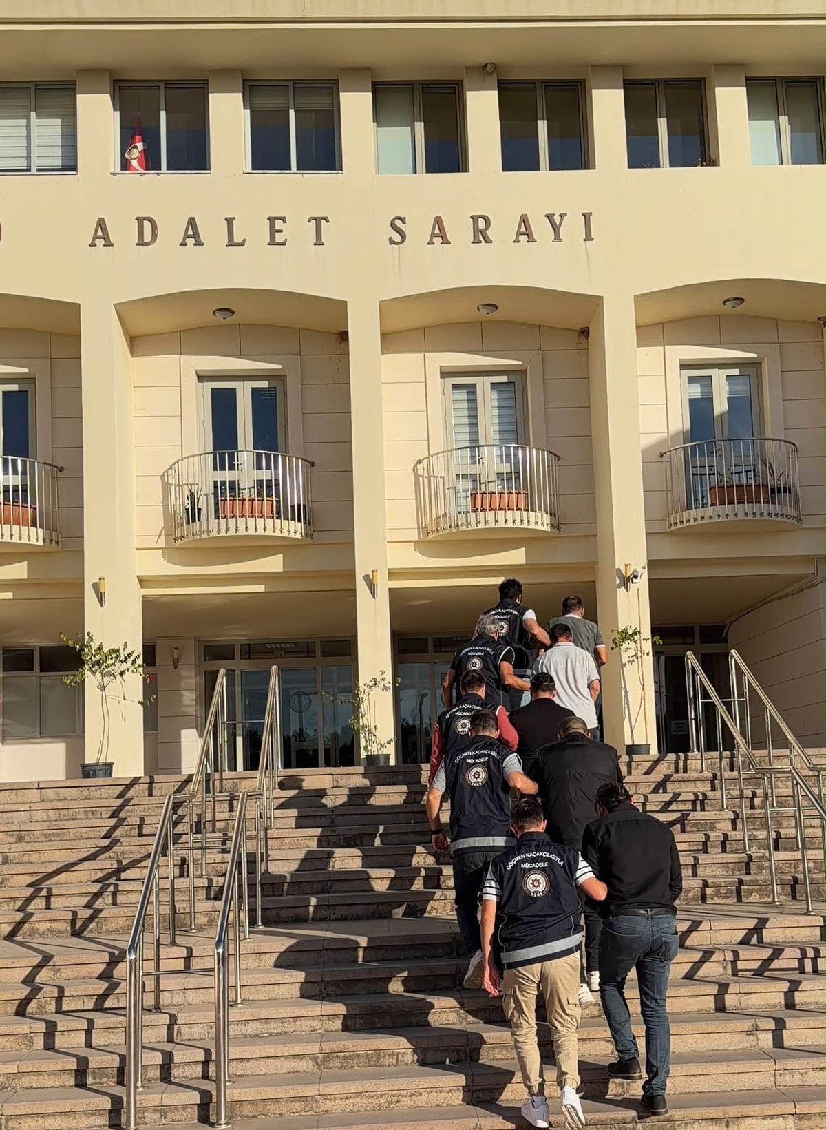 Bodrum\'da göçmen kaçakçılığına yönelik ortak operasyonda 3 şüpheli tutuklandı