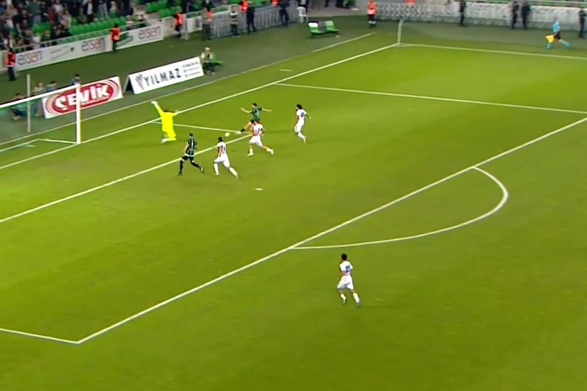 Bu görüntüler 2. Lig\'den! İzleyenlerden aynı yorum geldi