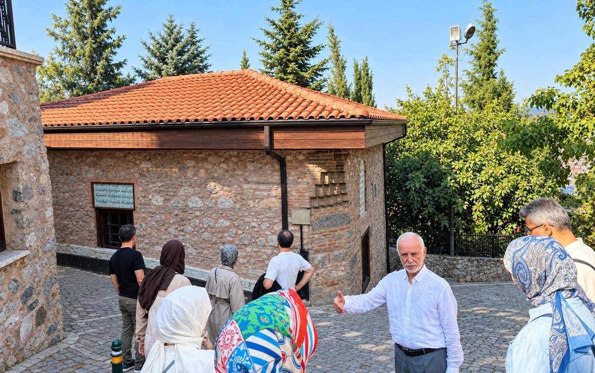 Bursa\'nın dini mekanları 20 kişiyle Prof. Dr. Mustafa Kara rehberliğinde gezildi