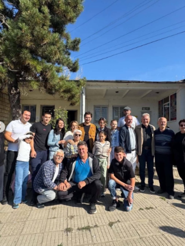 Çağatay Ulusoy'un köy ziyaretinde giydiği yeleğin fiyatı dudak uçuklattı