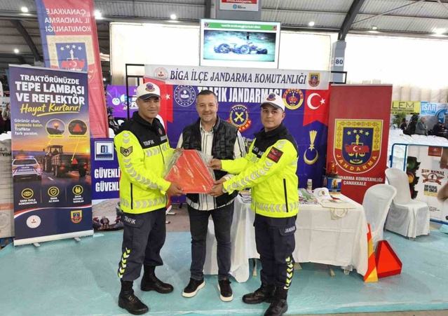 Çanakkale Biga fuarında Trafik Jandarması 2 bin 750 kişiyi bilgilendirdi