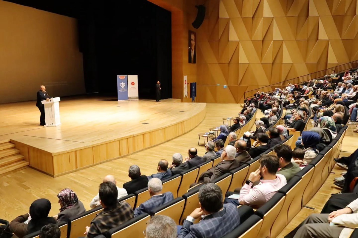 Denizli\'de Dr. Ayşe Nur Özkan olumsuz duygularla başa çıkmayı anlattı