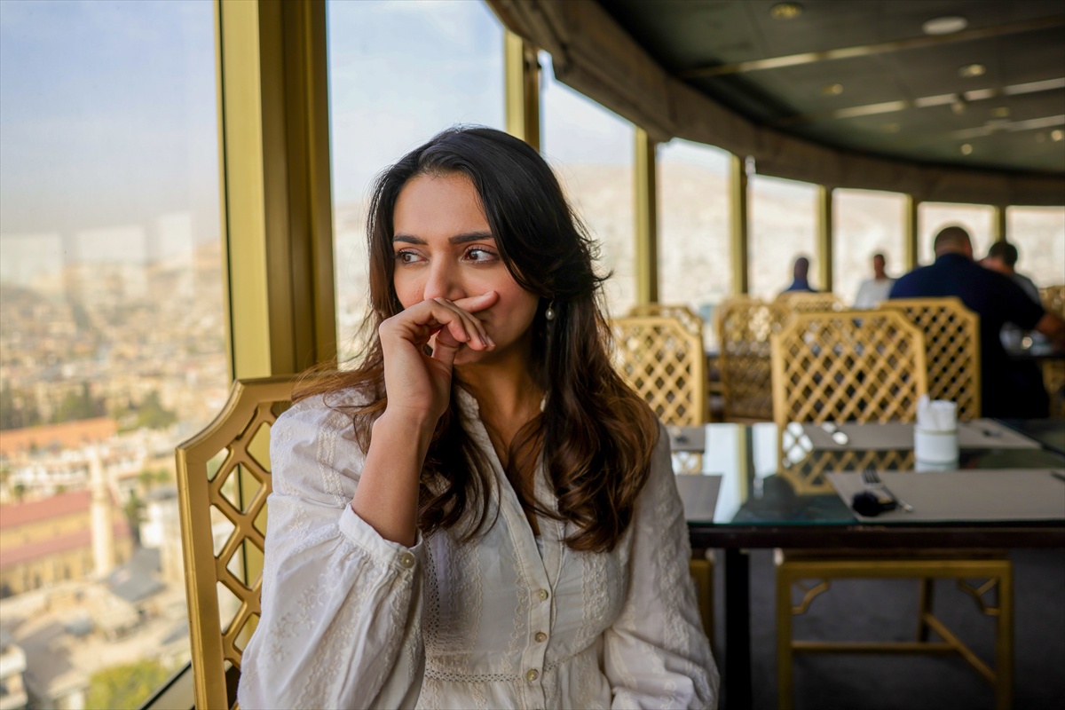 Sara Khan, Esed döneminde gözaltına alınan ağabeyinin ölümü için Şam\'da adalet arıyor