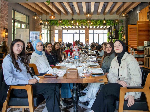 Eczacılık öğrencileri, EBYÜ Rektörü Kuyrukluyıldız ile tanışma kahvaltısında buluştu