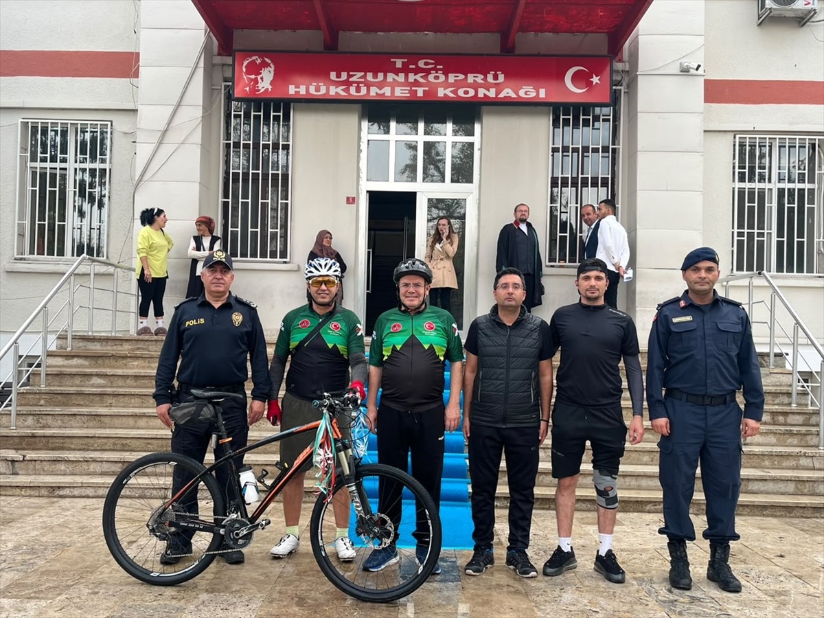 Edirne Uzunköprü\'de Gazze ve Doğu Türkistan için pedal çevrildi, tur sona erdi