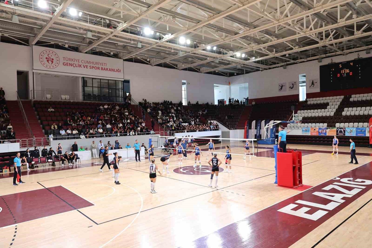 Elazığ Ekolspor, Kadınlar Voleybol 2. Lig derbisinde Elazığ Belediyespor\'u 3-0 yendi