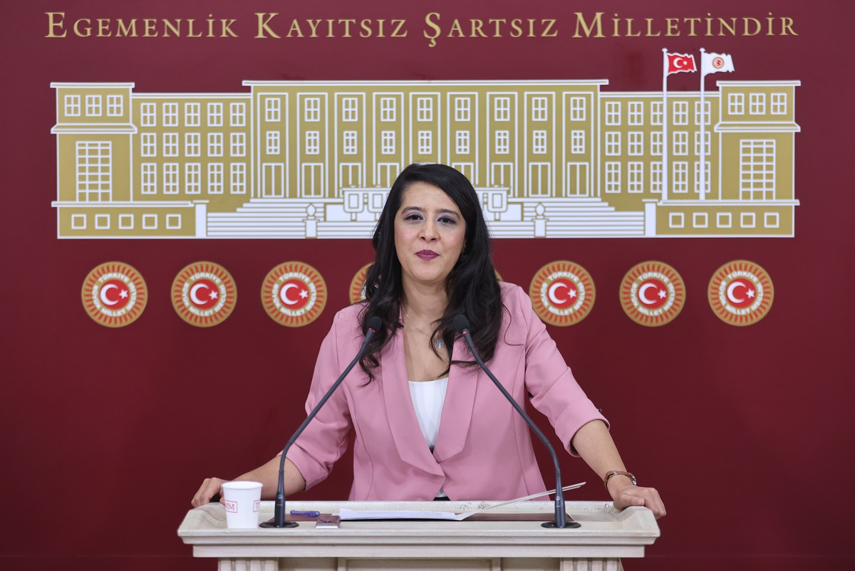EMEP\'li Karaca, 70 avukatın hakim-savcı yapıldığı iddiasını Bakan Gürlek\'e taşıdı