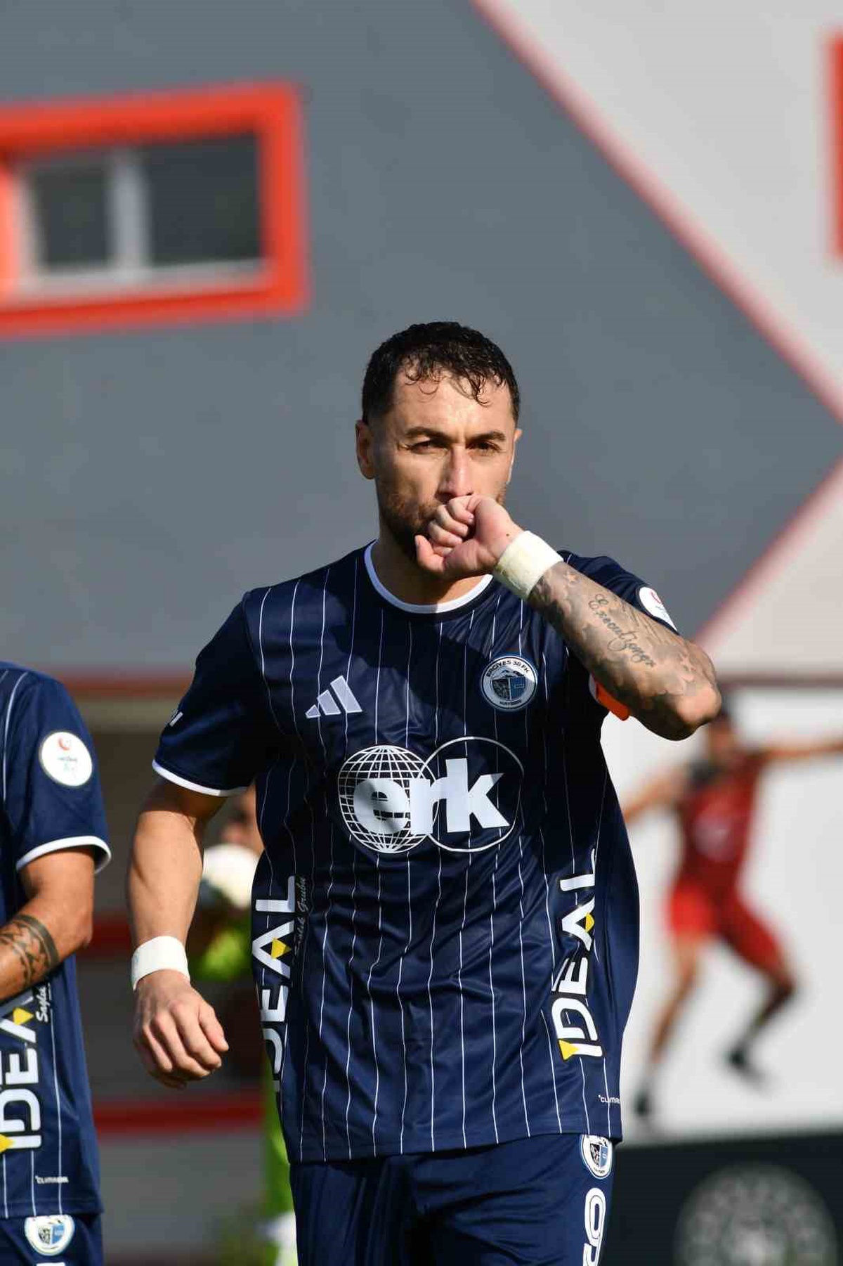 Erciyes 38 FSK kaptanı Akçakın, Adanaspor\'a hat-trick yaparak ligde 4. golüne ulaştı