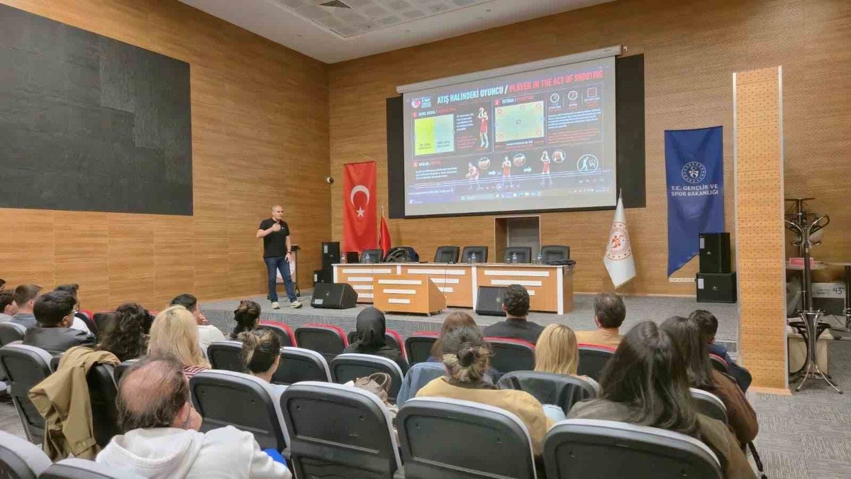 TBF MHK\'nin görevlendirdiği Vural, Erzurum\'da yeni basketbol kurallarını anlattı