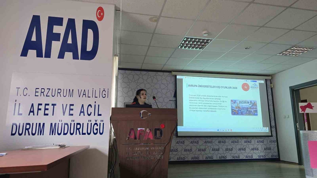 Erzurum\'da spor uzmanı ve diyetisyen kamu çalışanlarına sağlıklı yaşamı anlatıyor