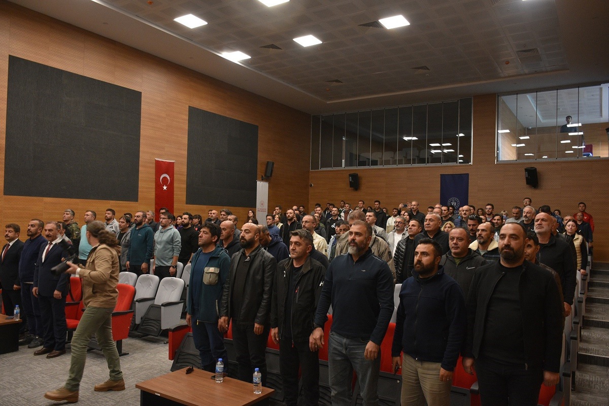 Erzurum\'da okul sporları toplantısında 160 bin öğrenciden oluşan aile vurgusu yapıldı