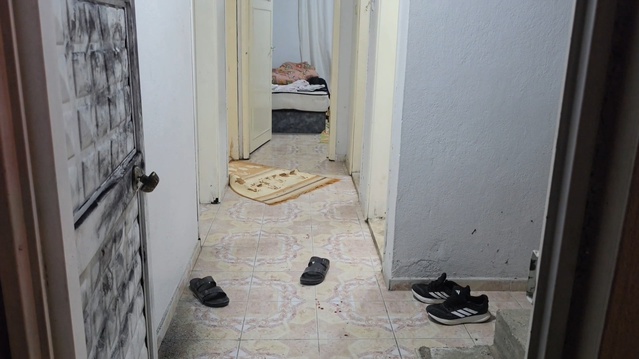 Kozan'da kasklı saldırgan ev sahibini bacağından vurdu