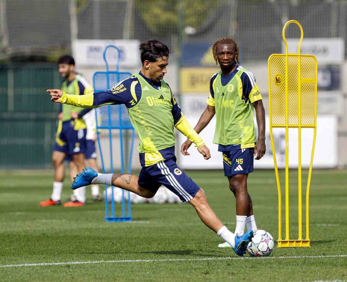 Fenerbahçe, Aston Villa maçı hazırlığını yarın tamamlayıp İngiltere\'ye gidecek