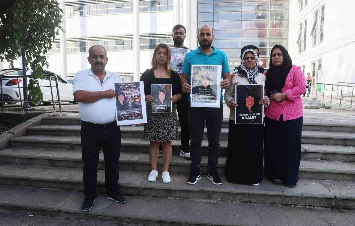 Hatay\'da yakılan işçinin davasında sanıklar tutuklu kaldı, dava 26 Ekim\'e ertelendi
