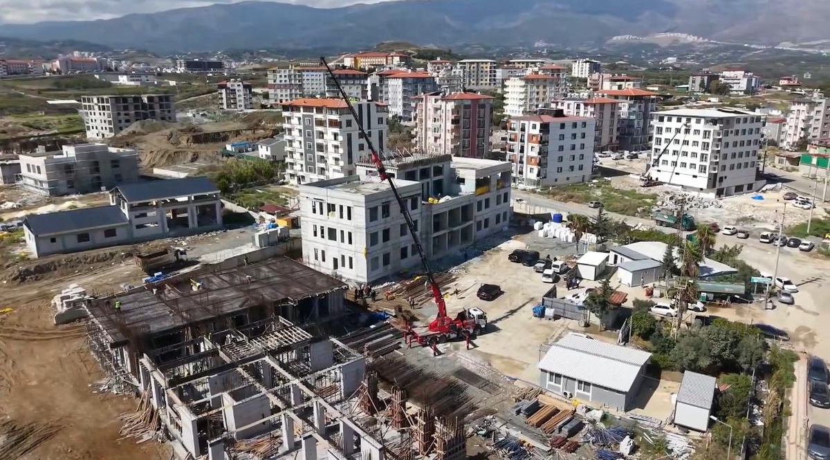 Hatay Valisi Masatlı, Antakya\'da yapımı süren kamu binalarını ve eğitim tesisini inceledi