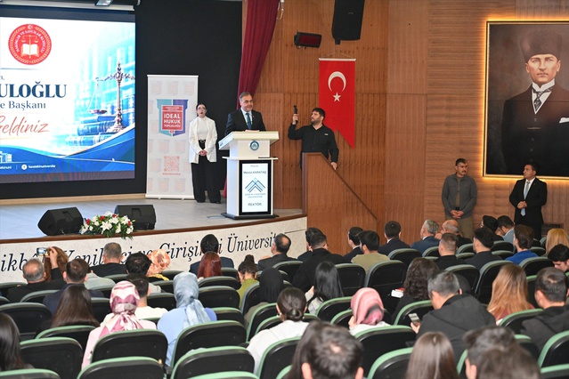 HSK 1. Daire Başkanı Kuloğlu, ÇAKÜ seminerinde öğrencilere kariyer tavsiyesi verdi.