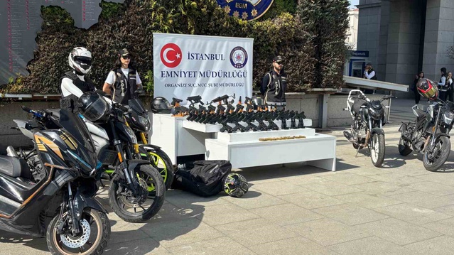 İstanbul polisi çete operasyonlarında 289 şüpheliyi yakaladı, 153 tabanca sergilendi