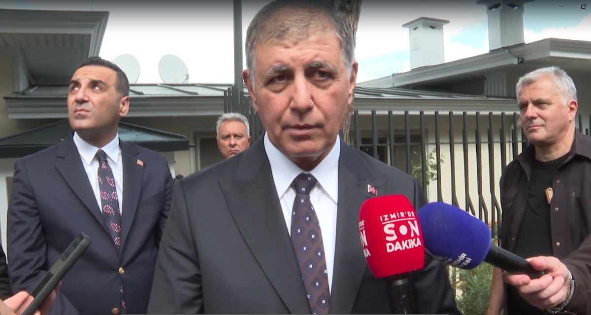 İzmir Başkanı Tugay, Özgür Özel’in sözlerine \'Kem söz sahibine aittir\' dedi