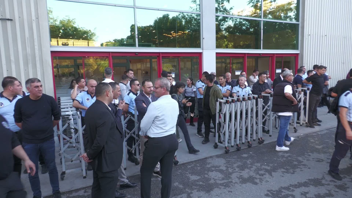 İzmir Büyükşehir meclisi toplanamadı, YENİ Partili Güç Tugay\'a istifa çağrısı yaptı
