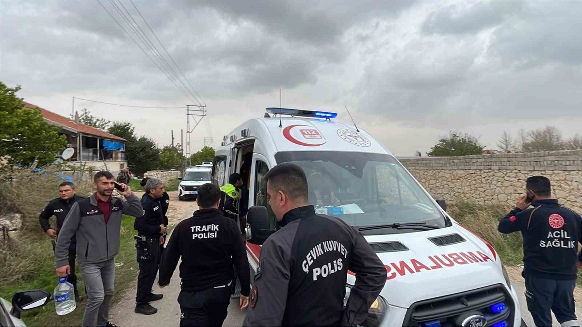 Karaman\'da kamyonetle çarpışan polis aracındaki 2 memur yaralandı, sürücü alkollü çıktı