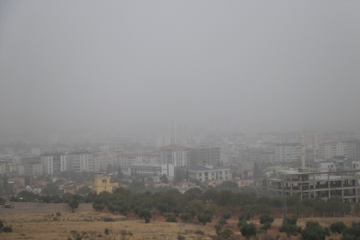Kilis\'te Suriye\'den gelen toz bulutu hava kalitesini ve görüş mesafesini düşürdü