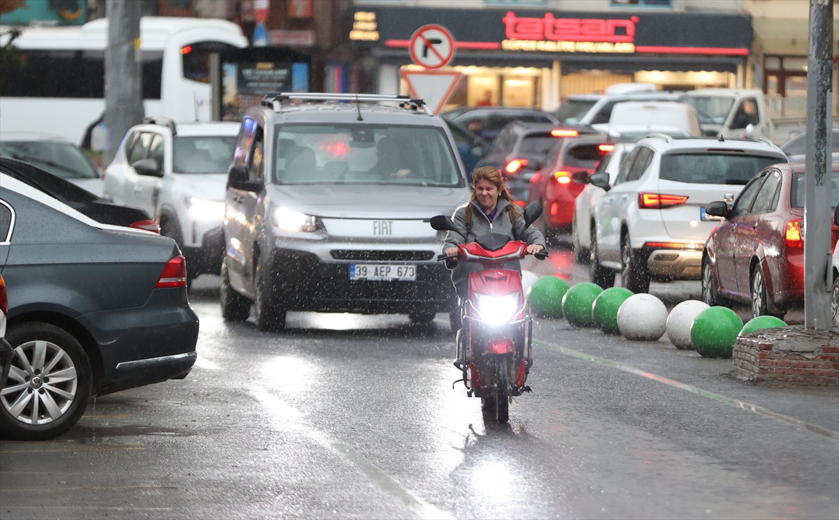 Kırklareli\'nde sağanak su birikintilerine yol açtı, 18 Ekim\'e dek sürmesi bekleniyor