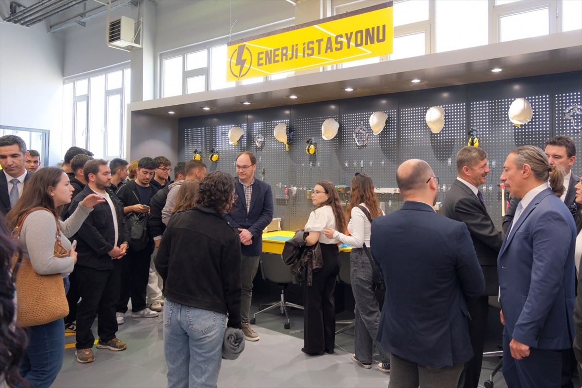 Kırklareli Üniversitesinde TÜBİTAK destekli Milli Teknoloji Atölyesi öğrencilere açıldı