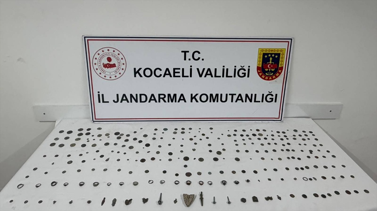 Kocaeli Dilovası\'nda jandarma 271 tarihi eser ele geçirdi, 1 şüpheli gözaltına alındı