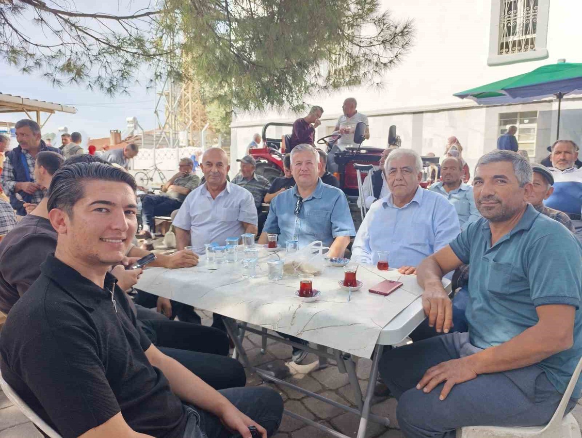Manisa Gördes\'te Yakaköy\'ün geleneksel hayrı dualarla yapıldı