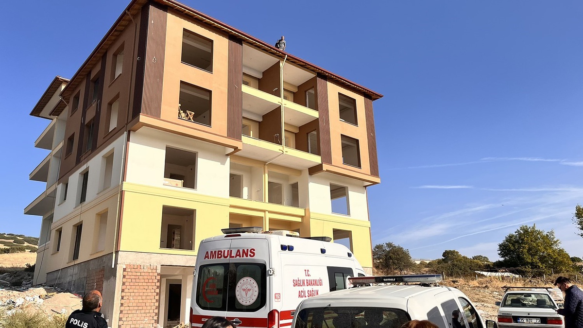 Manisa Kula\'da intihar girişiminde bulunan vatandaş, eşiyle görüşmesi sonrası ikna edildi