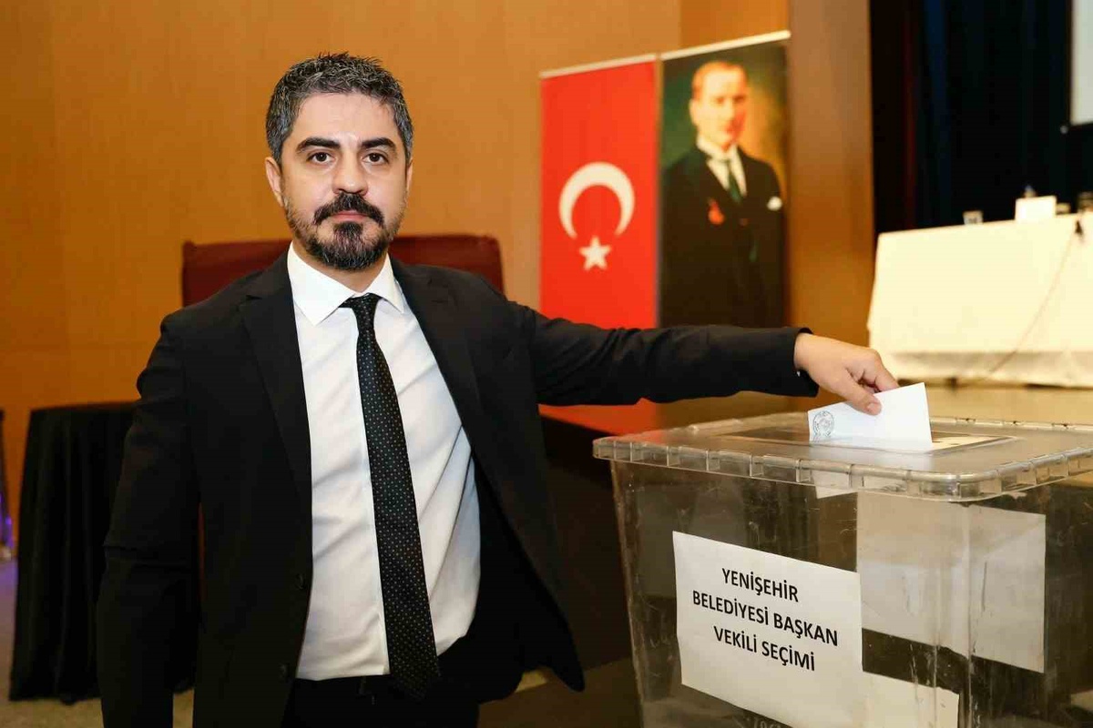Mersin Yenişehir\'de Çağdaş Dutlu 4 tur sonunda 19 oyla başkanvekili seçildi