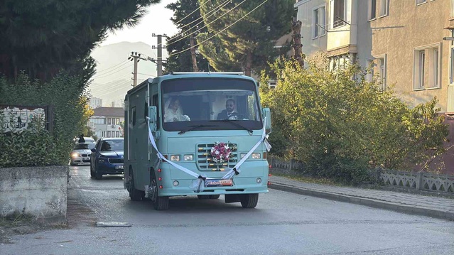 2004 model Magirus'u 3 yılda karavana dönüştüren Mücahit Güller, gelin arabası yaptı