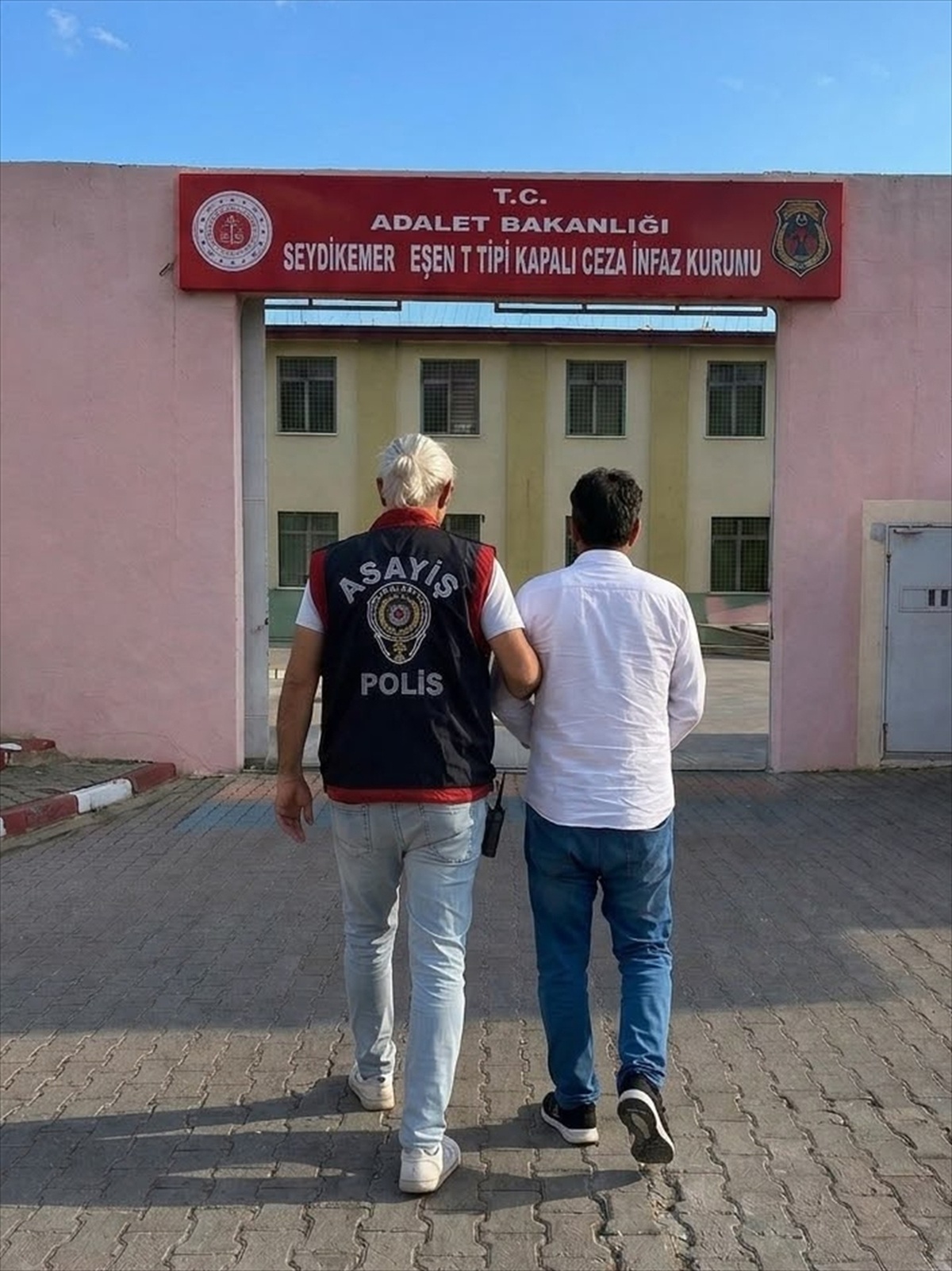 Muğla Fethiye\'de 27 yıl 11 ay 12 gün hapsi olan firari, Karaçulha\'da yakalandı