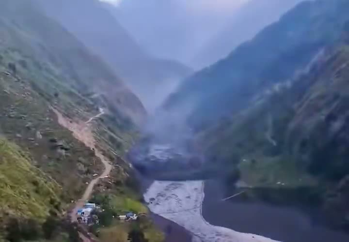 Nepal Gorkha\'da selde 9 yabancı dahil 95 kişi kurtarıldı, 5 kişiden haber alınamıyor