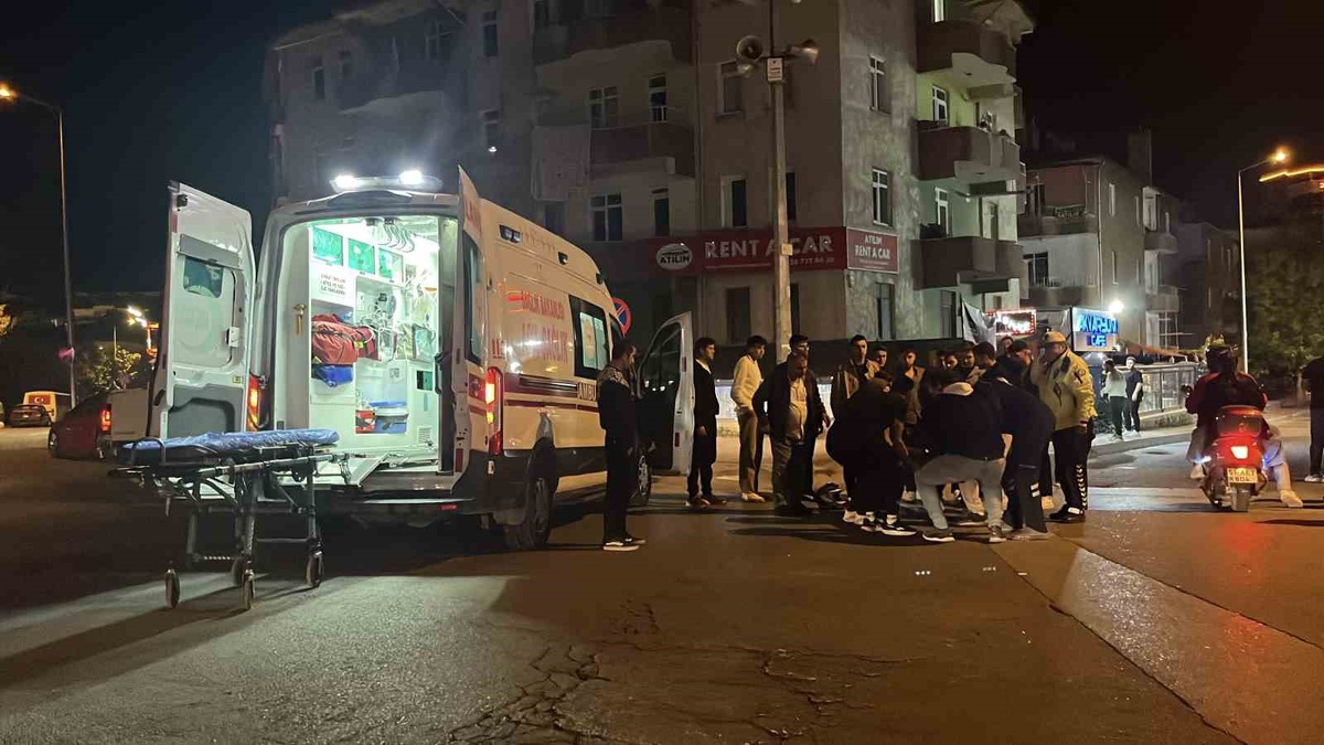 Niğde\'de motosikletle otomobil çarpıştı, Selçuk Mahallesi\'nde 1 kişi yaralandı.