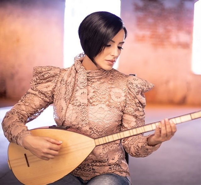 Özlem Özdil ile Eray Temiz nişanlandı