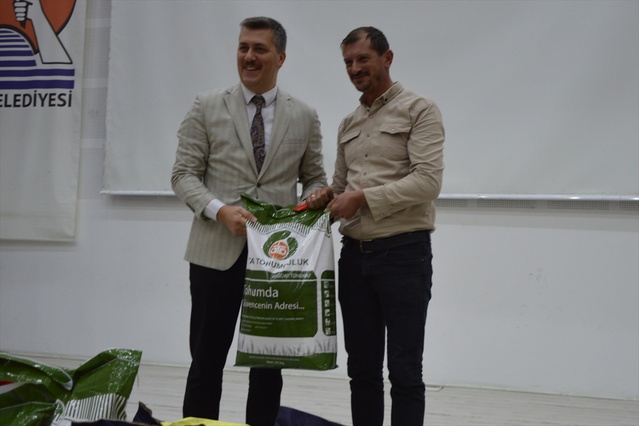 Samsun'da sel mağduru 1757 üreticiye hibeli tohum ve gübre desteği sağlandı