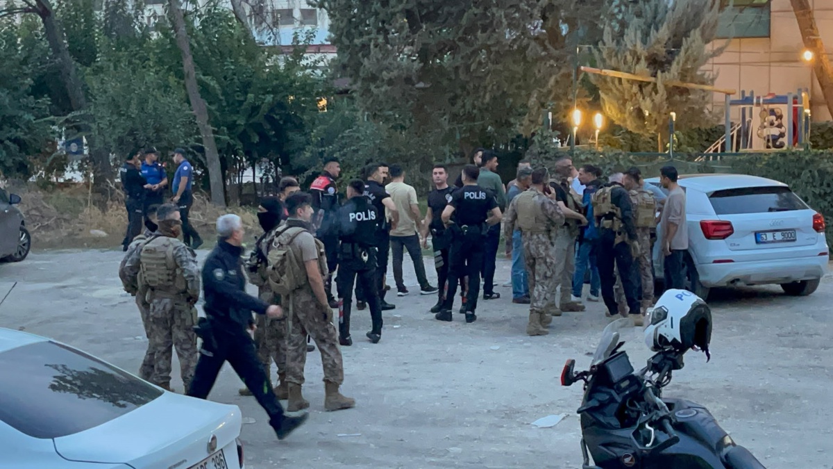 Şanlıurfa\'da baskında silahla karşılık veren şüpheli kendi silahıyla intihar etti
