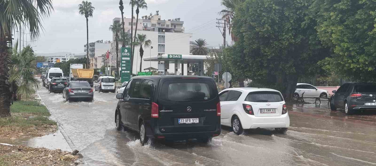 Mersin Silifke\'de sağanak sele yol açtı, Atatürk Evi\'ni su bastı