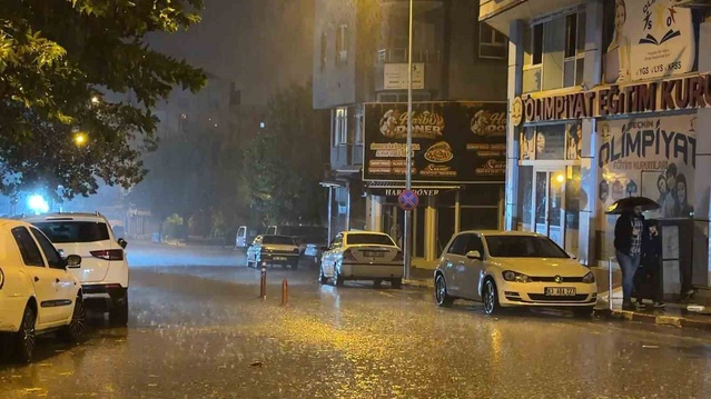 Şanlıurfa Siverek'te sağanak sele yol açtı, Haliliye Mahallesi'nde bir evi su bastı