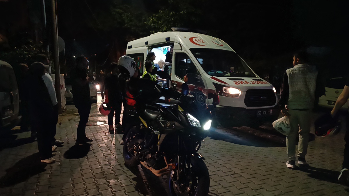 Tekirdağ\'da otomobille çarpışan motosiklet sürücüsü hastaneye kaldırıldı